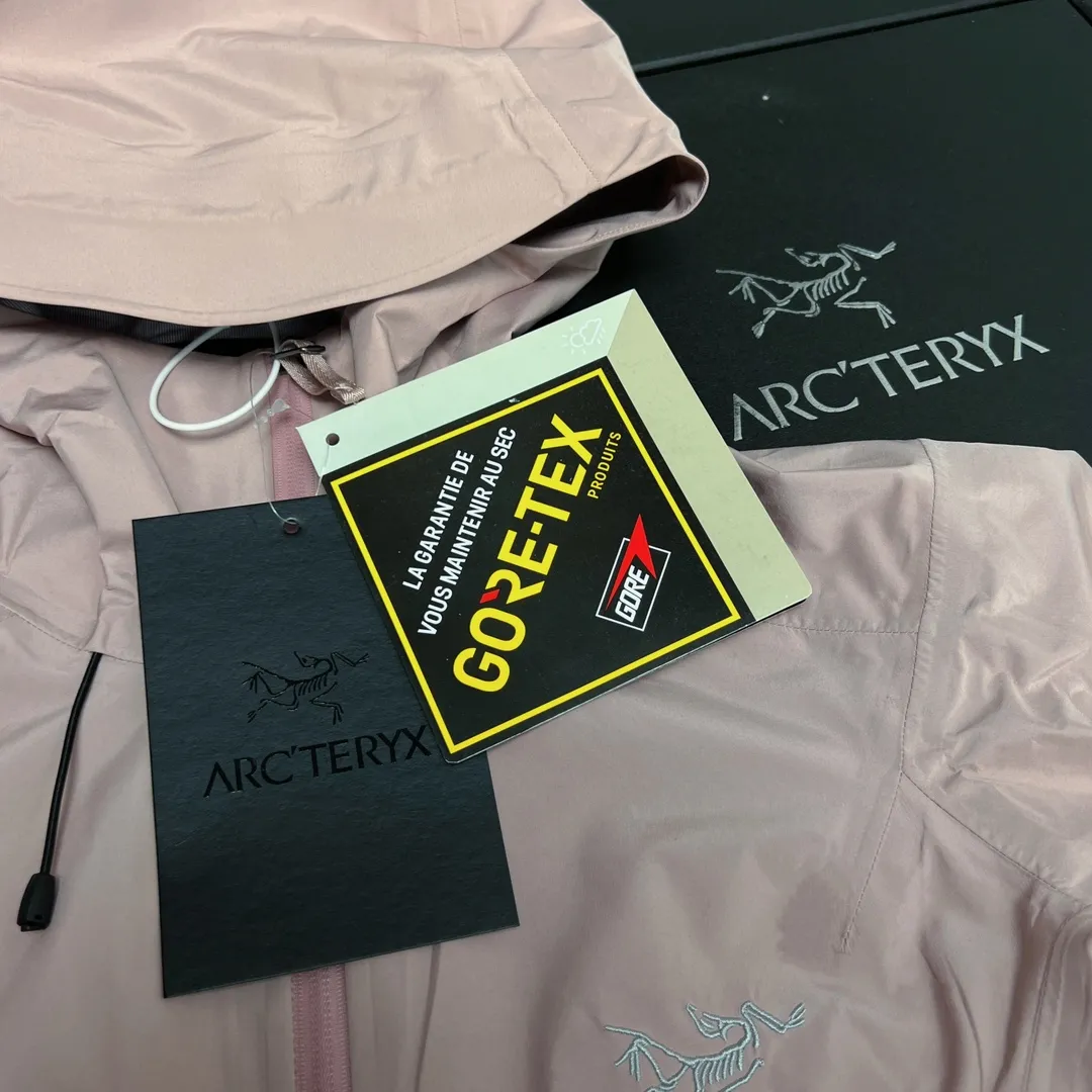 ARC‘TERYX BETA LT GORE-TEX Jacket-Men's Yb 3D ， Tri-Durance ， ） Factory 📃 🔍 ， YKK ， ， ， 。 Beta LT ， 。 bluesign@ N 13LGORE-TEX ， Wear-Resistant， 、 Breathable， 。 Storm Hood™ ， Water Tight™ ， ， ， 。 ，VISLON ， Velcro ， Zip-in， ARC TERYX BETA： 。 LT ： ， Wear-Resistant。 GORE-TEX： 、 、Breathable 。 BRTA LT Arc’teryx ， ， ， 。 ：Black Retro Size：S/M/L/XL/XXL ： 81 83 86 88 90 ：117 122 128 132 136 ： 59 61 64 66 68 ： 53 55 58 60 62 S 80-120 M 110-150 L 140-170 XL 160 XXL 180 os ～